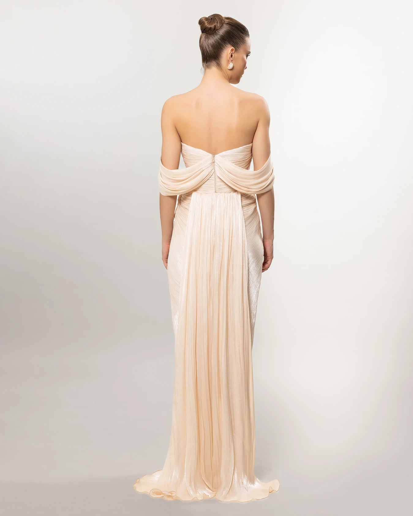 A26120-Zarif Drapeli Düşük Omuz Yırtmaçlı Uzun Elbise