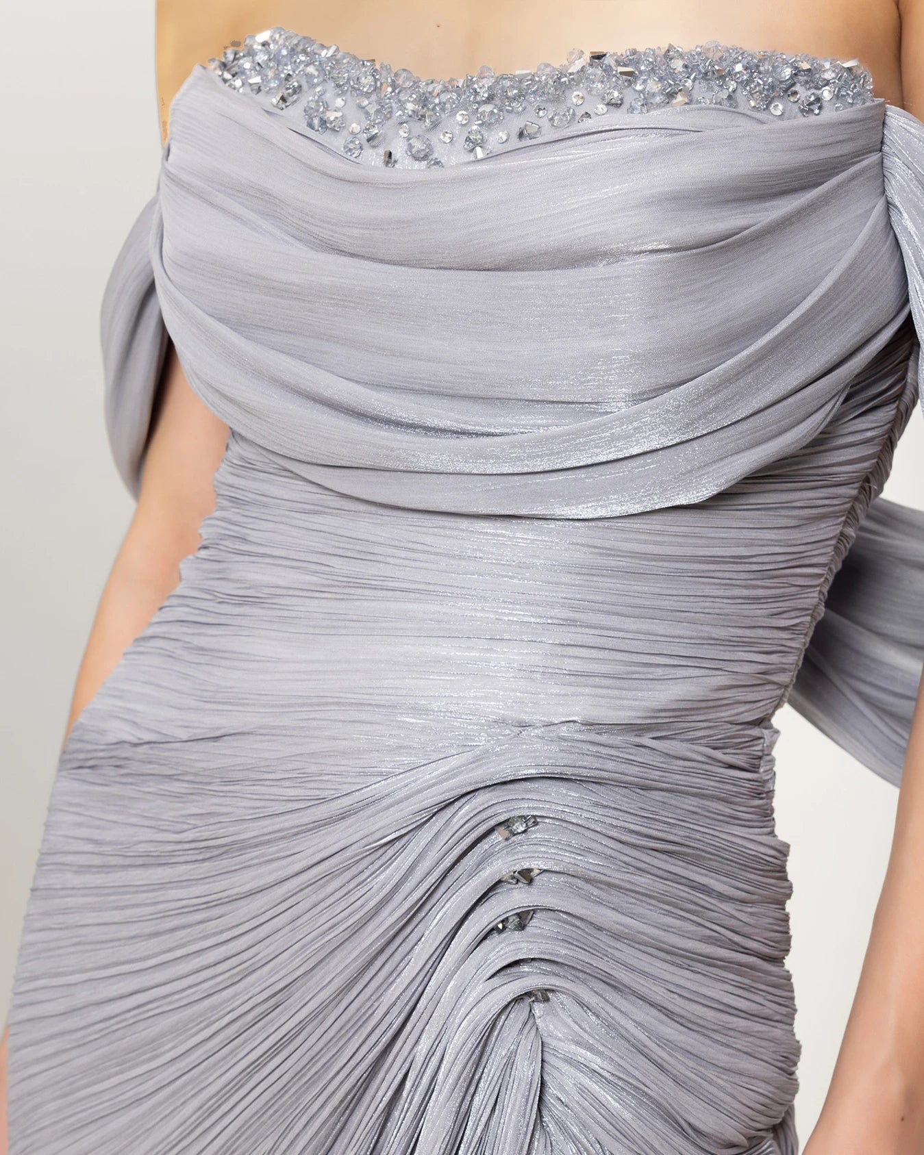 A26120-Zarif Drapeli Düşük Omuz Yırtmaçlı Uzun Elbise