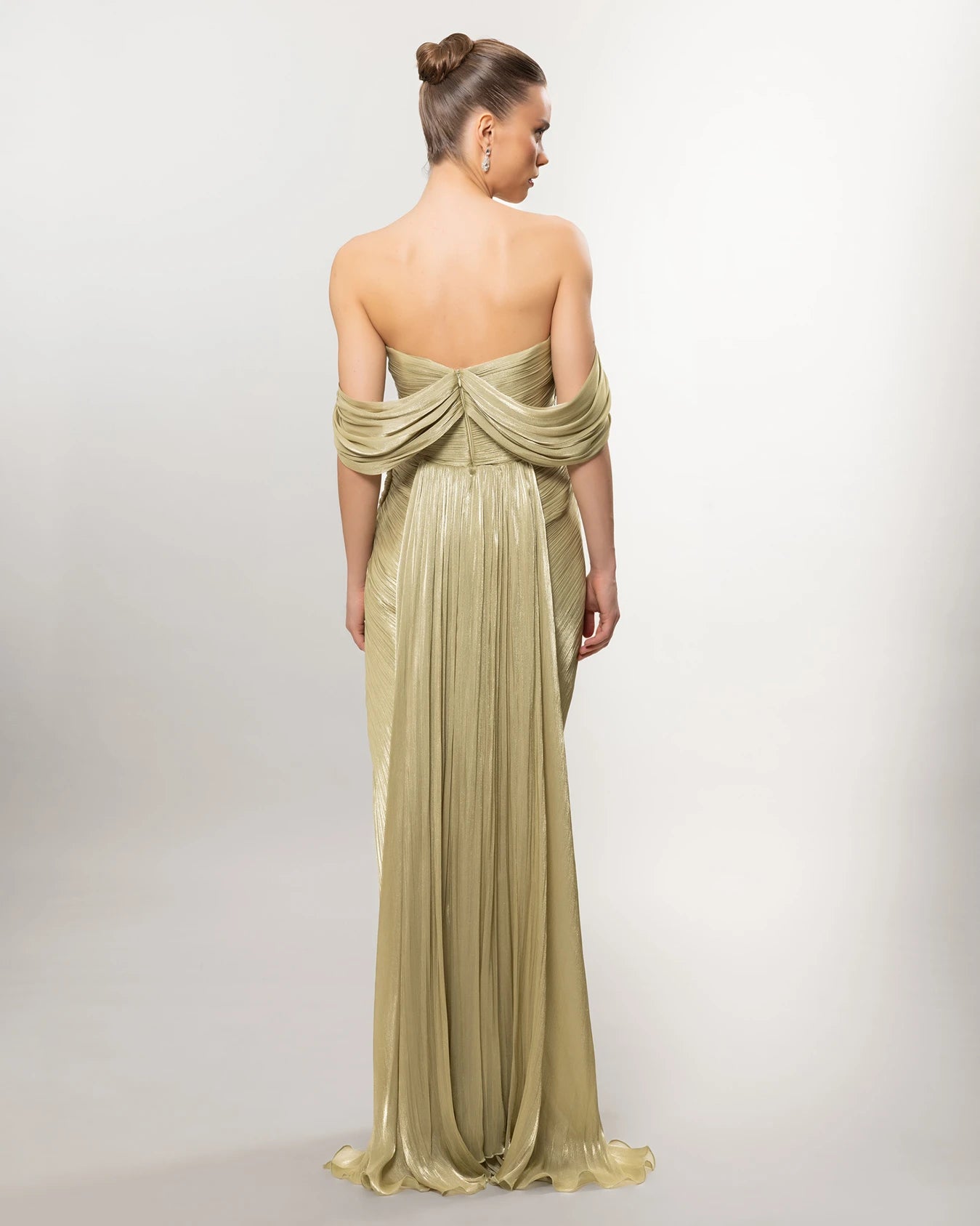 A26120-Zarif Drapeli Düşük Omuz Yırtmaçlı Uzun Elbise