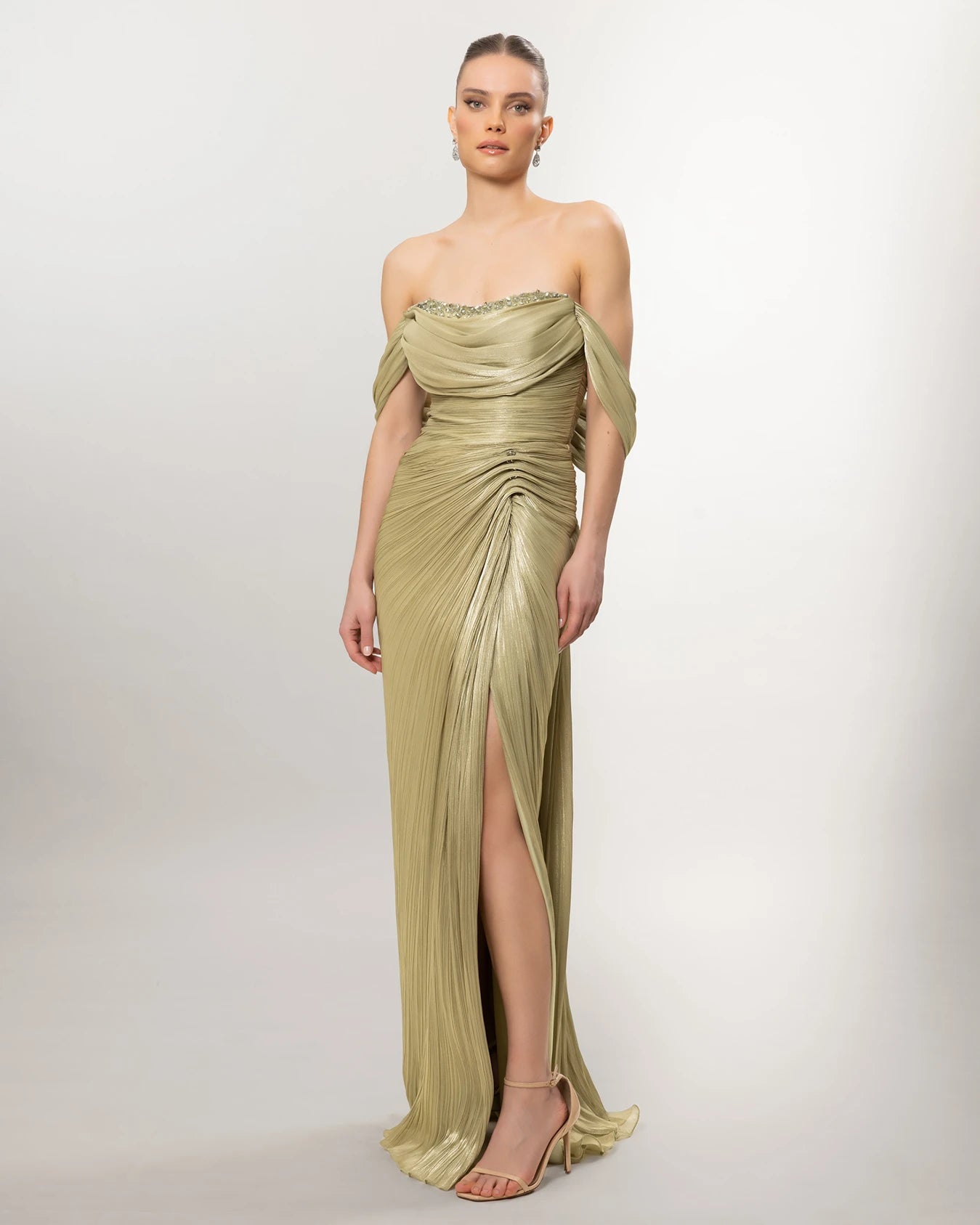 A26120-Zarif Drapeli Düşük Omuz Yırtmaçlı Uzun Elbise