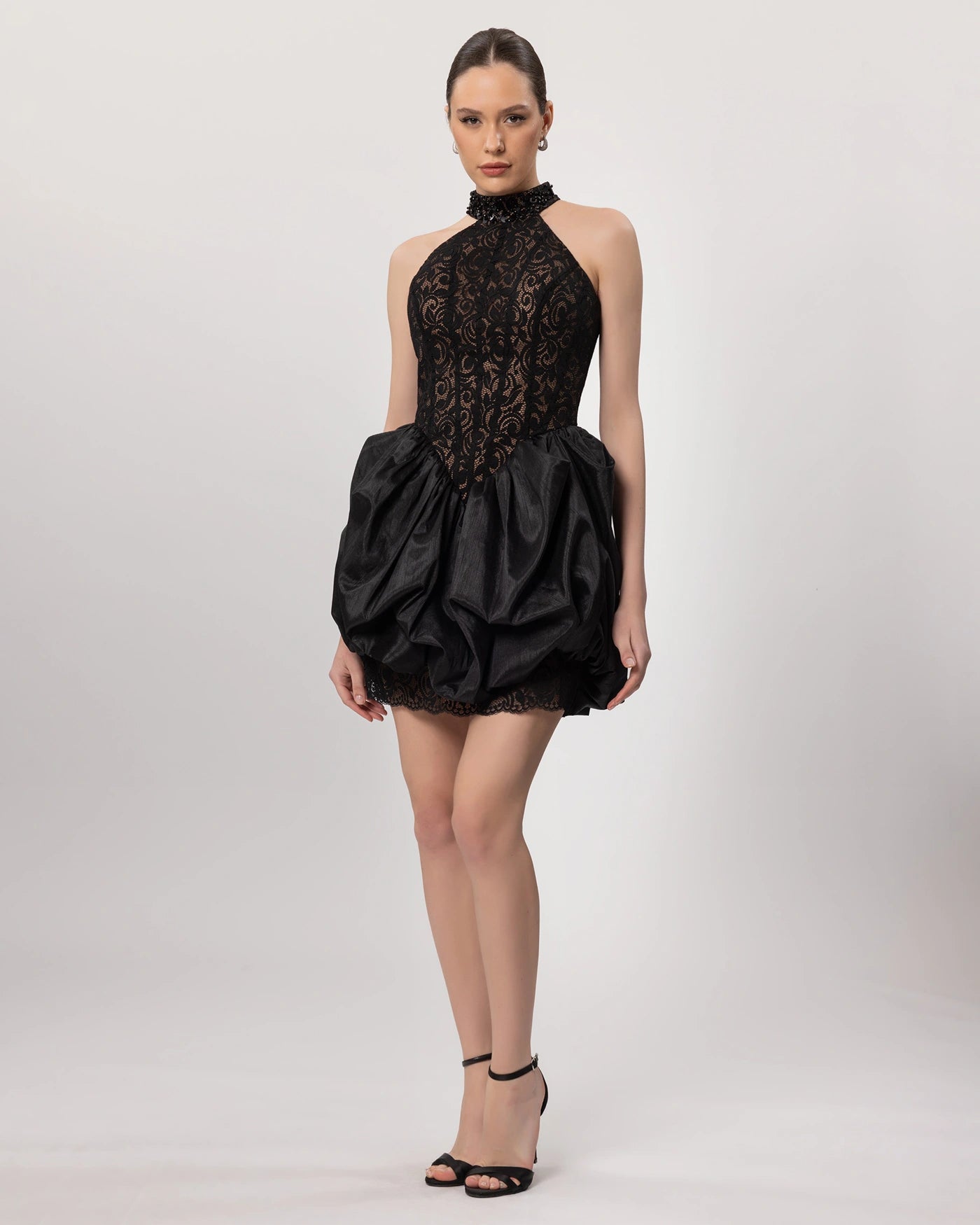 E26308-Halter Yaka Dantel Detaylı Mini Abiye Elbise
